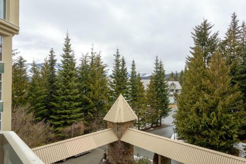 Spacious Ski In Ski Out Condo By Harmony Whistler
