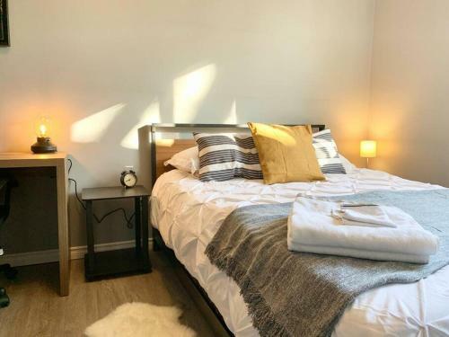 Cozy Home Broadway Great Location With Parking