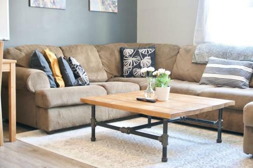 Cozy Home Broadway Great Location With Parking