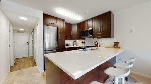 Beautiful Marketplace Condo With Mountain Views