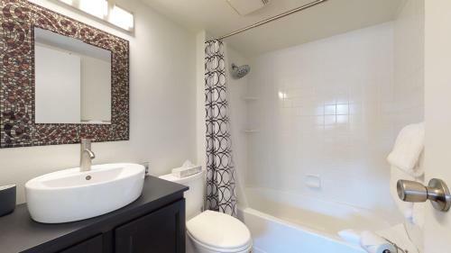 Beautiful Marketplace Condo With Mountain Views