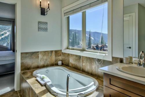 Peaks Retreat + Suite By Bear Country
