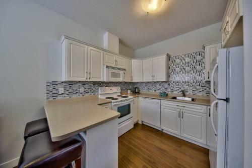Peaks Retreat + Suite By Bear Country