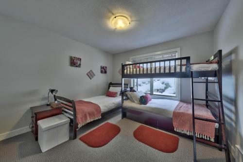 Peaks Retreat + Suite By Bear Country