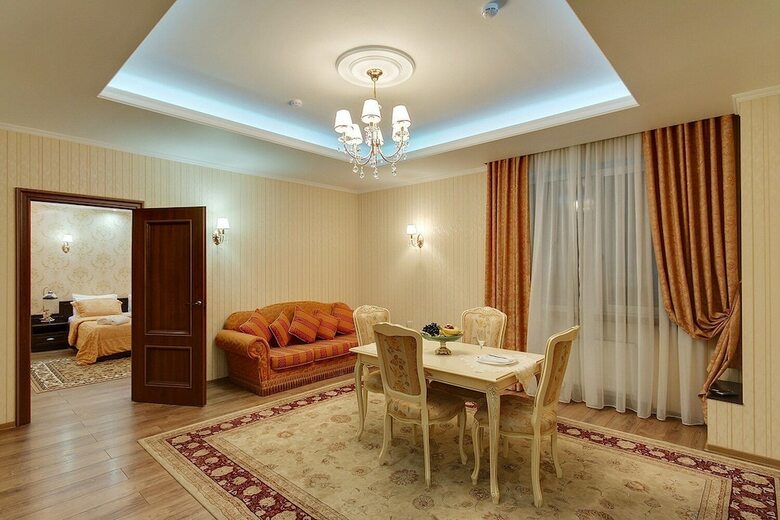 Men'k Kings Hotel