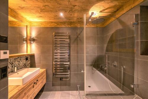 Chalet Ourson Brun By Mrs Miggins
