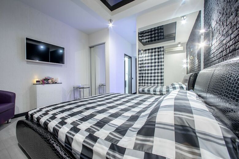 Alex Hotel Na Muzhestva