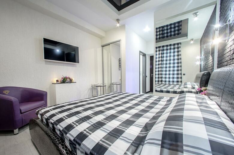 Alex Hotel Na Muzhestva