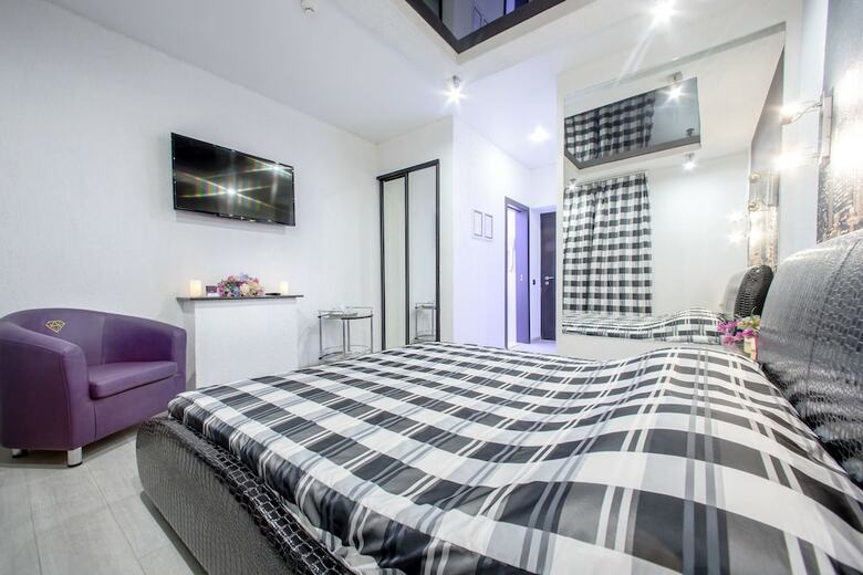 Alex Hotel Na Muzhestva