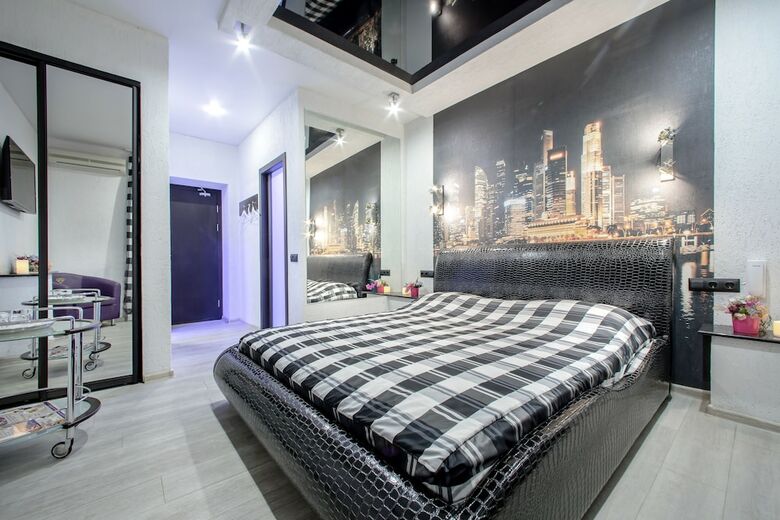 Alex Hotel Na Muzhestva