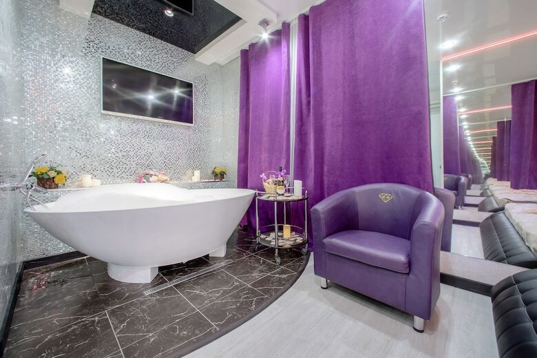 Alex Hotel Na Muzhestva