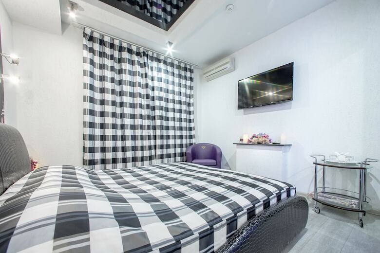 Alex Hotel Na Muzhestva