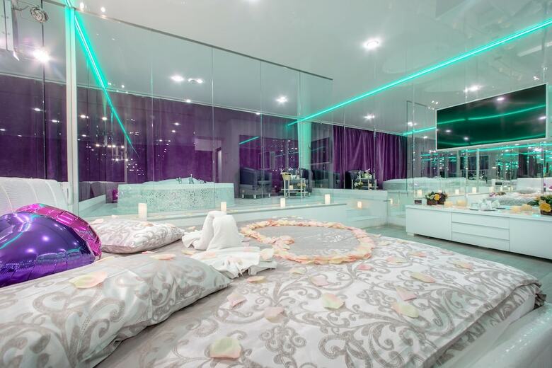 Alex Hotel Na Muzhestva