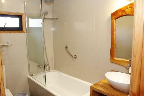 Peumayen Lodge & Termas