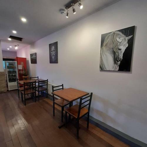 Hotel Agustina Hostal & Caf�