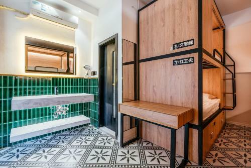 Poshpacker�chengdu Local Tea Hostel