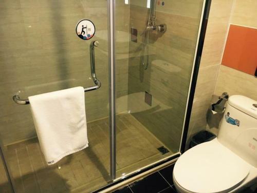 Hotel 7days Premium Chengdu East Railway Station Cade Square