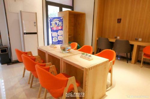 Hotel 7days Premium Chengdu East Railway Station Cade Square