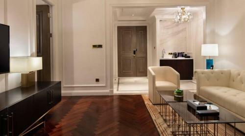 The Lixury Hotel, In The Unbound Collection By Hyatt