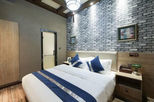 Zou Qu Ye Travel Hotel