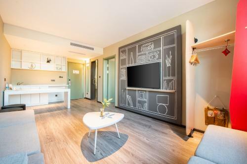 Ibis Dalian Yida Spring Field Hotel