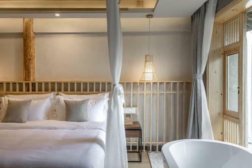Lijiang Muqian Hotel