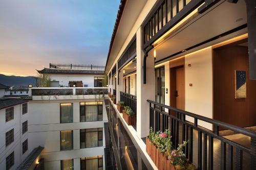 Lijiang Puyuan Jingshe Hotel
