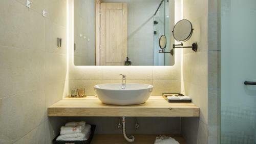 Hotel Z Plus Mountain Resort Inn