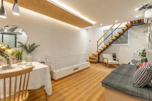 Hotel Guangzhouliwan�up And Down Road