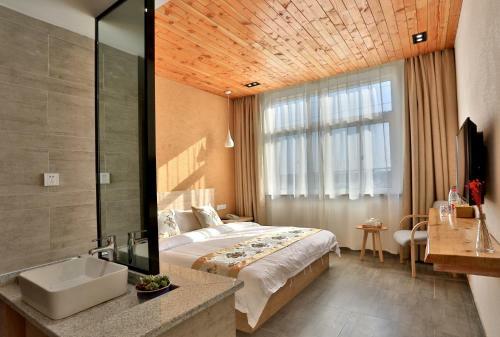 Qingyue Jingshe Hotel