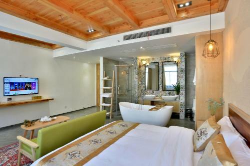 Qingyue Jingshe Hotel
