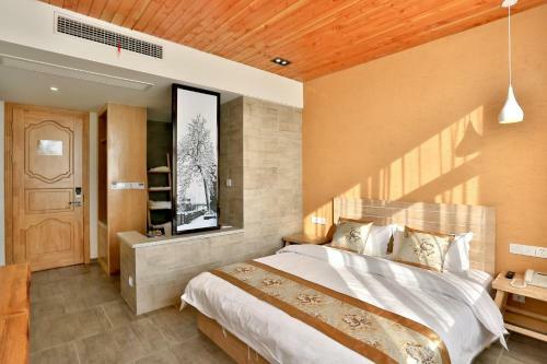 Qingyue Jingshe Hotel