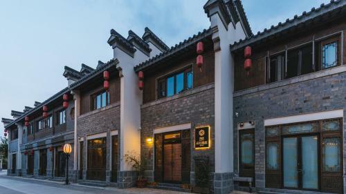 Floral Hotel Yungui Confucius Temple