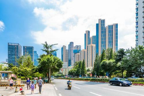 Hotel Qingdao Shinan�wusi Square�