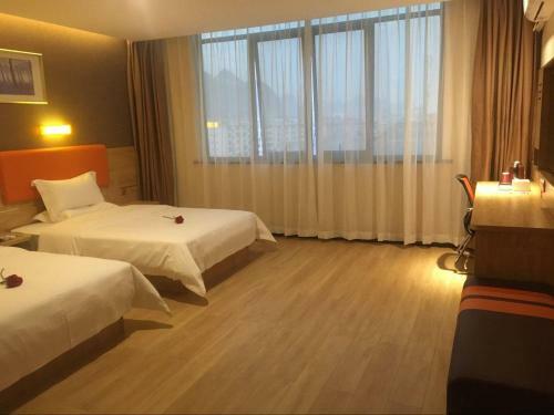 Hotel 7days Premium Yizhou Train Staiton Branch