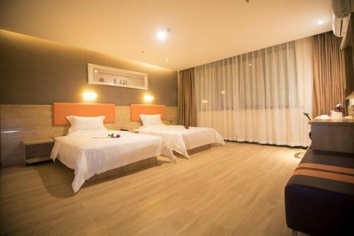 Hotel 7days Premium Yizhou Train Staiton Branch