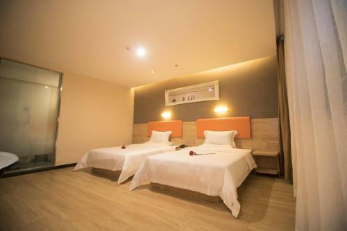 Hotel 7days Premium Yizhou Train Staiton Branch