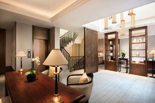 Hotel Capella Shanghai, Jian Ye Li