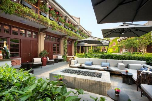 Hotel Capella Shanghai, Jian Ye Li