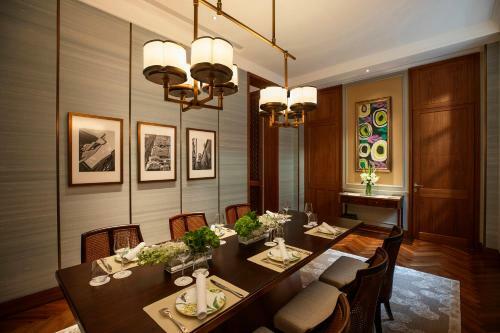 Hotel Capella Shanghai, Jian Ye Li