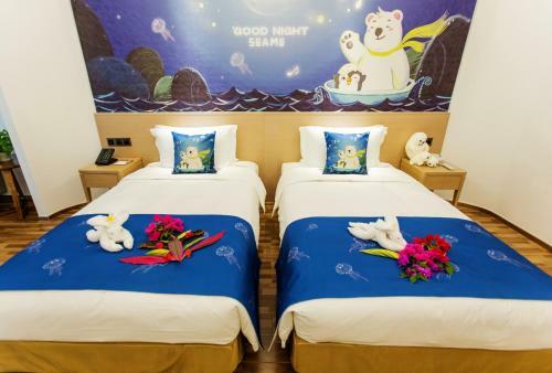 Hotel Big White Whale Ocean Exploration World