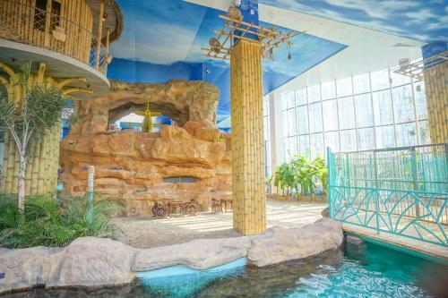 Hotel Big White Whale Ocean Exploration World