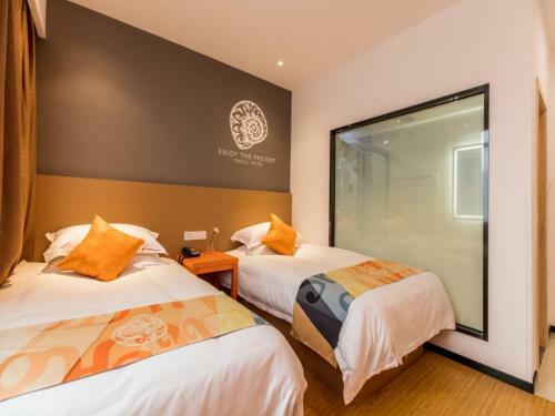 Shell Shanghai Yangpu Districtpingliang Road Binjiang Hotel