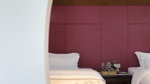 Floral Hotel Fengxue Yeguiren