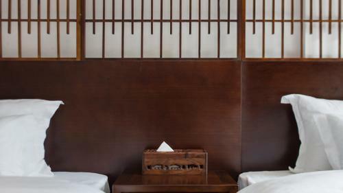 Floral Hotel Fengxue Yeguiren