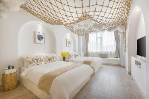 Wuzhen Shiguang Liusheng Gongyi Hotel