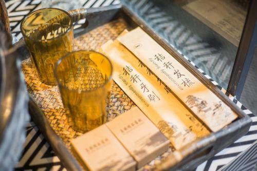 Wuzhen Shiguang Liusheng Gongyi Hotel