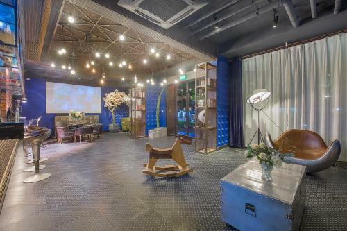 Wuzhen Shiguang Liusheng Gongyi Hotel