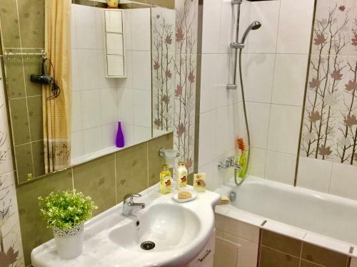 Villa 4 Bedroom Cottage At Sbornaya Str.