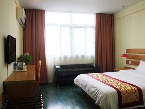 Shell Xinyu City Railway Station Plaza Hotel
